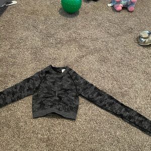 2 brand new gymshark cropped long sleeves size XS